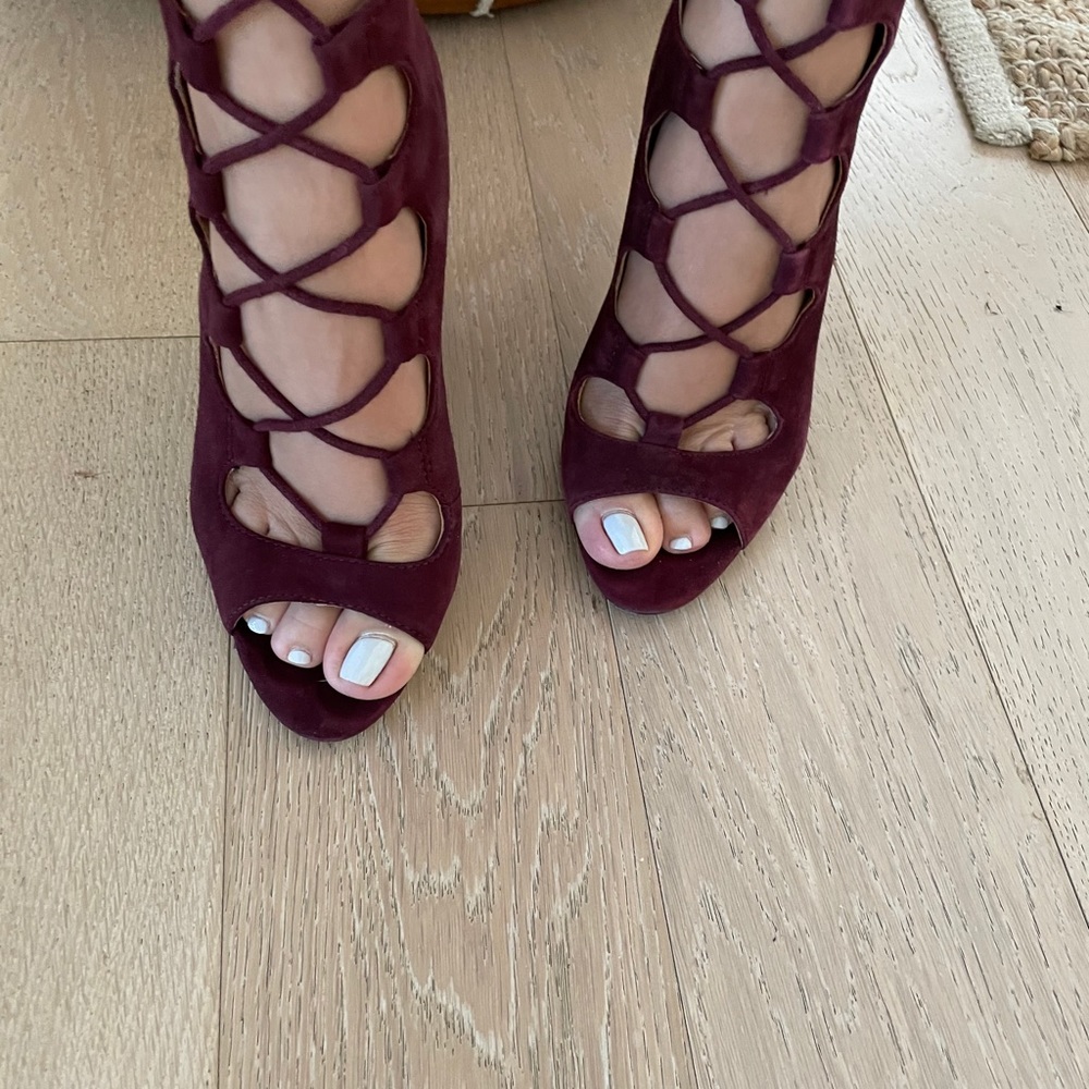 Nine wear burgundy lace up booties size 7